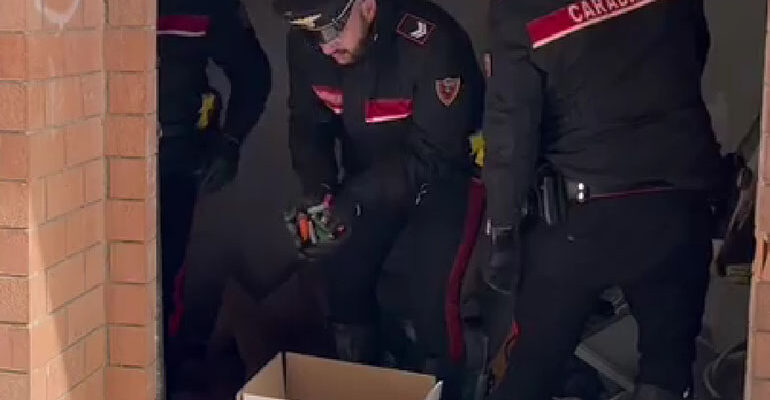 OSTIA - Le cartucce sequestrate dai Carabinieri-770