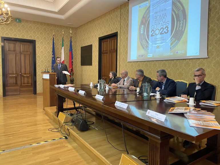 Roma Expo Guitars-01