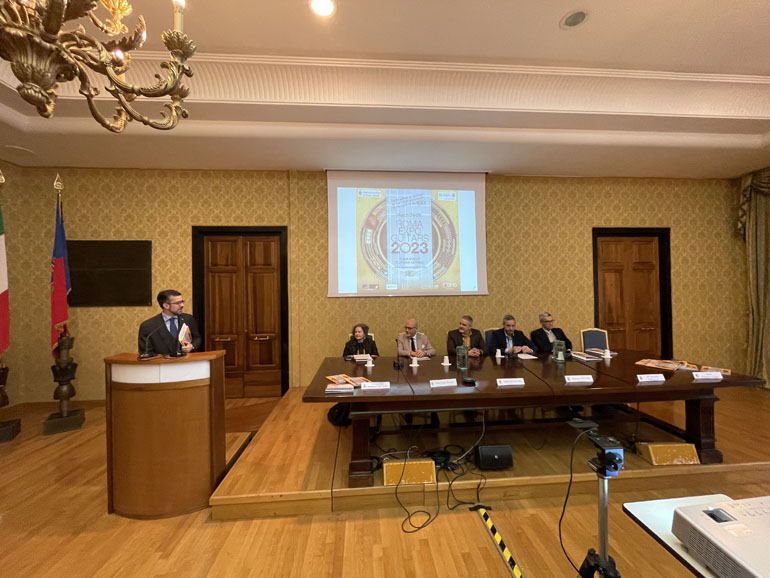 Roma Expo Guitars-02