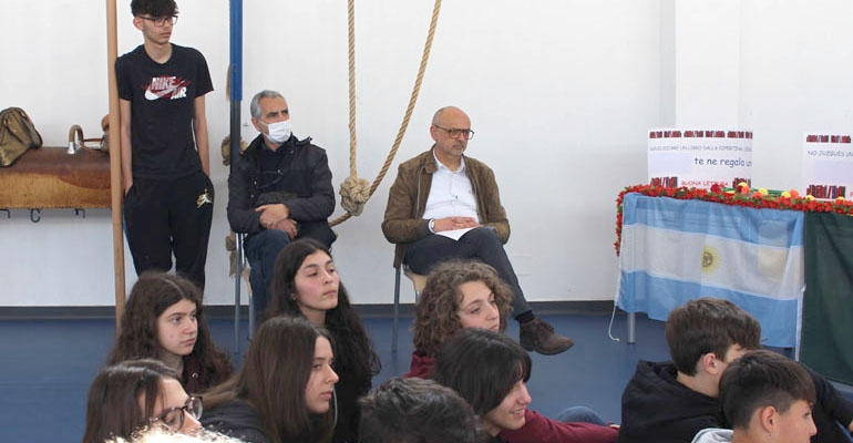 Colleferro-Liceo-Marconi-El_dia_del_libro-15