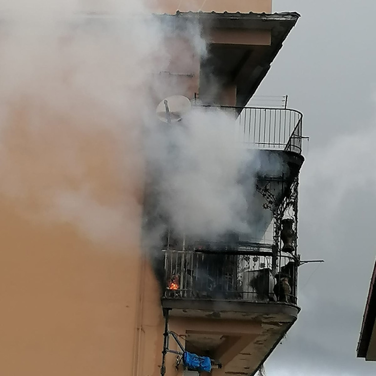 Incendio-Segni-Viale-Ungheria-20230414-01