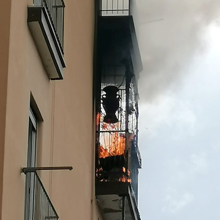 Incendio-Segni-Viale-Ungheria-20230414-02