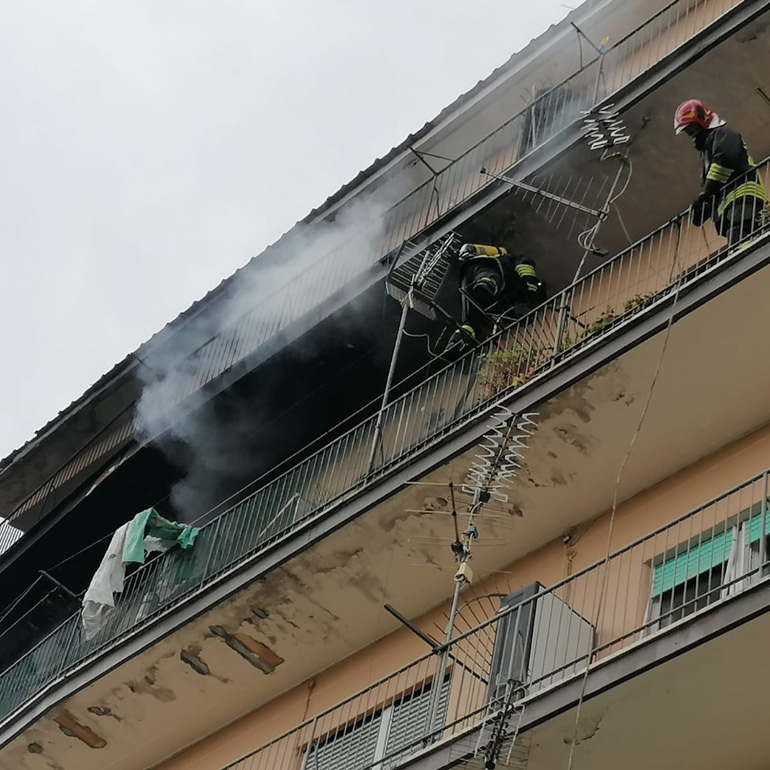 Incendio-Segni-Viale-Ungheria-20230414-05
