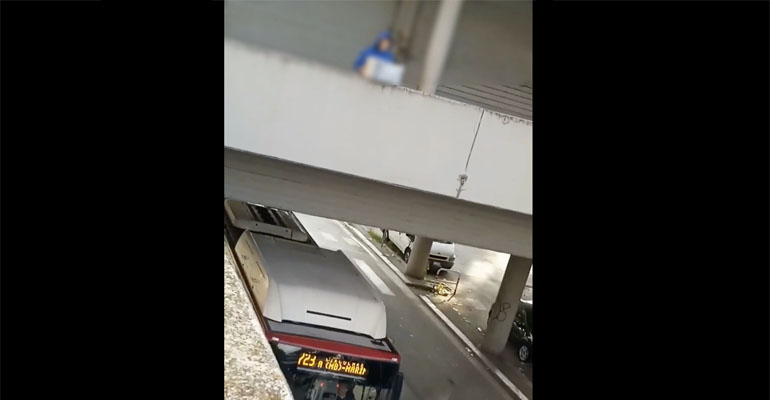 Microonde_sul_bus-01