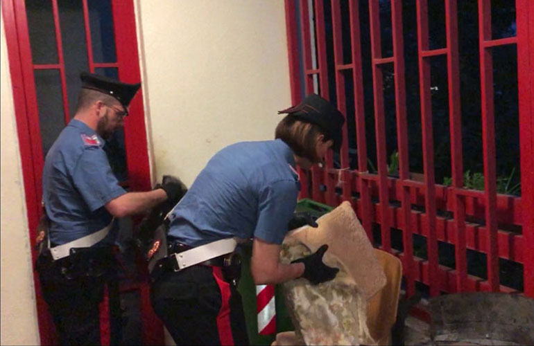 PROVINCIALE - Parte della droga sequestrata dai Carabinieri (2)