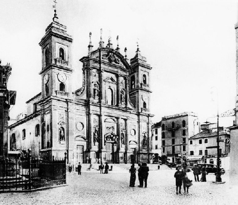 Piazza_San_Pietro-Cattedrale-primi_anni40