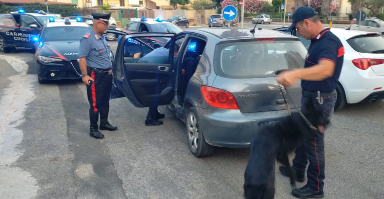 ANZIO - I Carabinieri durante i controlli (2)-f