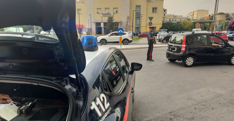ANZIO - I Carabinieri durante i controlli-f