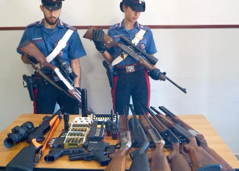 Alcune armi sequestrate dai Carabinieri (1)