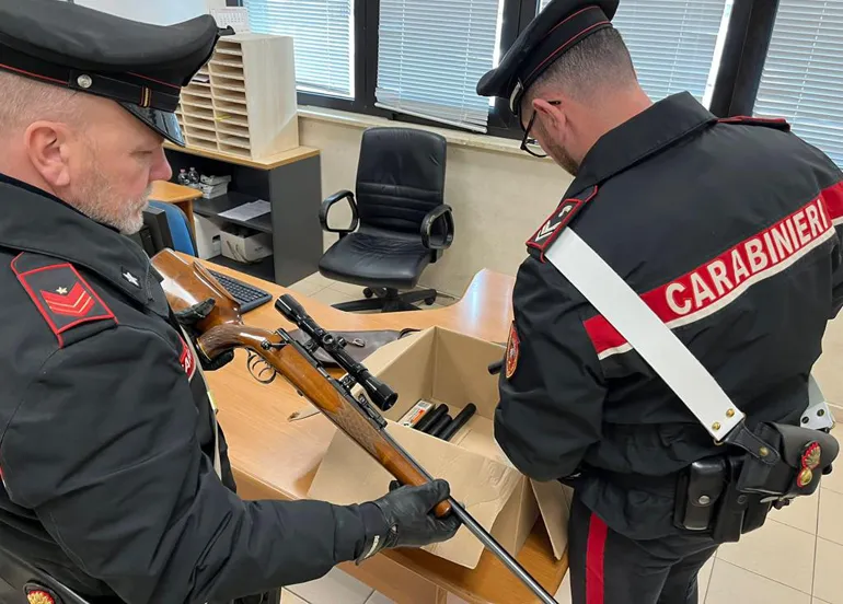Alcune armi sequestrate dai Carabinieri (4)