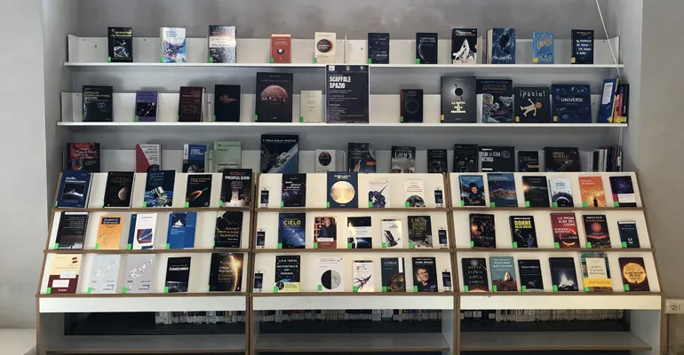 Colleferro-Biblioteca-scaffale-Spazio-1