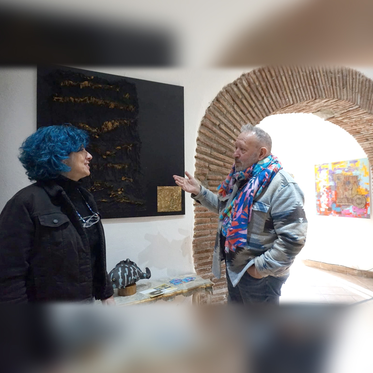 La gallerista Alessandra Altieri con l’artista Nino Palmieri