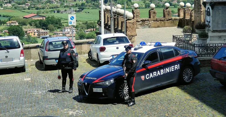 Artena. Compie manovre di guida pericolose in Piazza della Vittoria e fugge a piedi all’alt dei Carabinieri. 39enne albanese arrestato