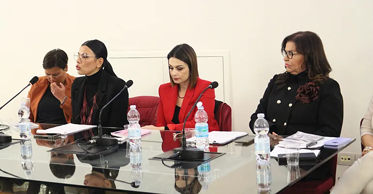 Valmontone-Legate_da_un_sottile_filo_rosso-10