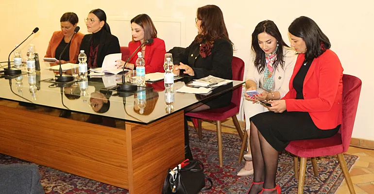 Valmontone-Legate_da_un_sottile_filo_rosso-9