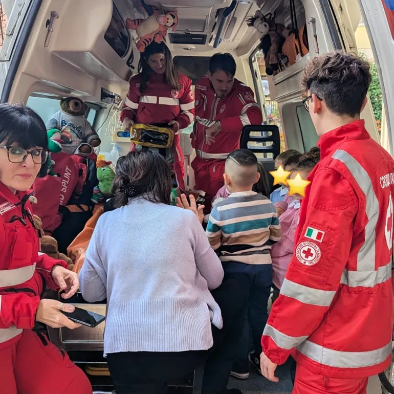 Colleferro-Cri-Ambulanza_pupazzi-q2