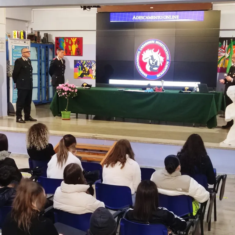 COLLEFERRO – Carabinieri incontrano gli studenti (1)