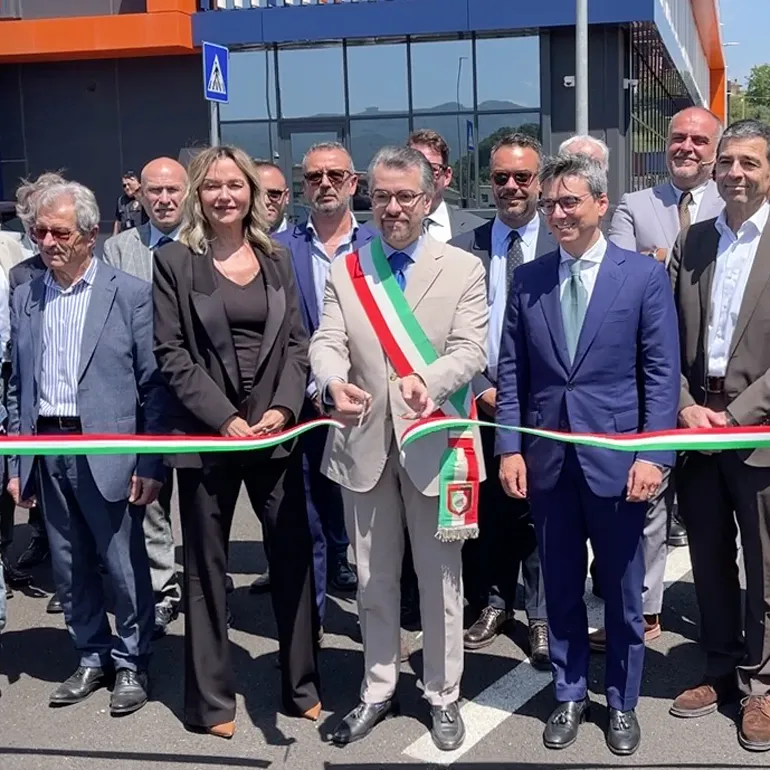 01-Colleferro-Unieuro-taglio_nastro-q-