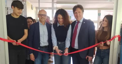 Colleferro. Nella Biblioteca dell’I.S.S. “G. Marconi” è stata inaugurata la Mostra vincitrice del premio dell’Associazione Mondo Futuro, relativa all’anno scolastico 2023 2024 Colleferro. Nella Biblioteca dell’I.S.S. “G. Marconi” è stata inaugurata la Mostra vincitrice del premio dell’Associazione Mondo Futuro, relativa all’anno scolastico 2023 2024