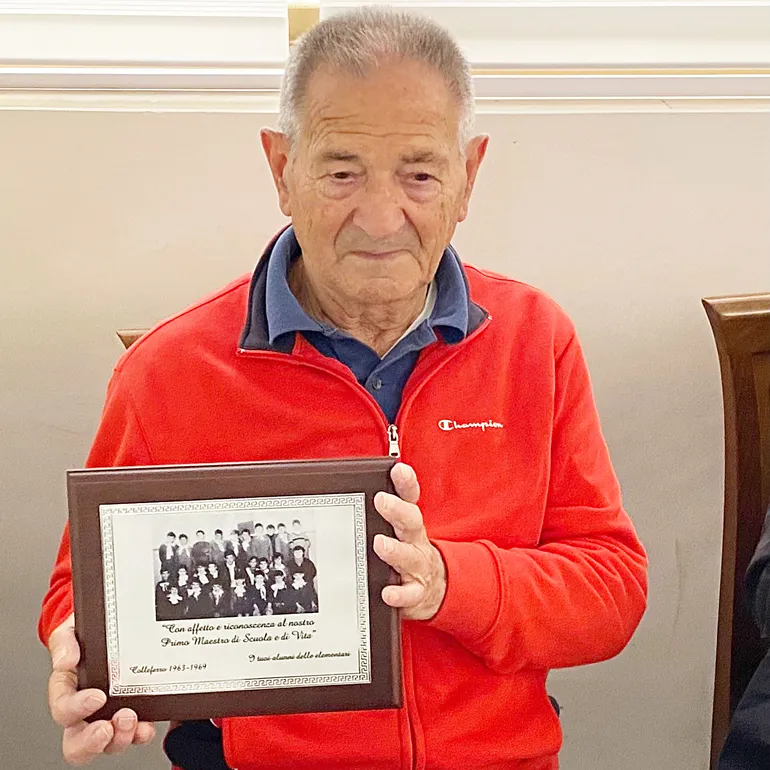 Consegna-targa-Maestro-Renzo-Colaiori