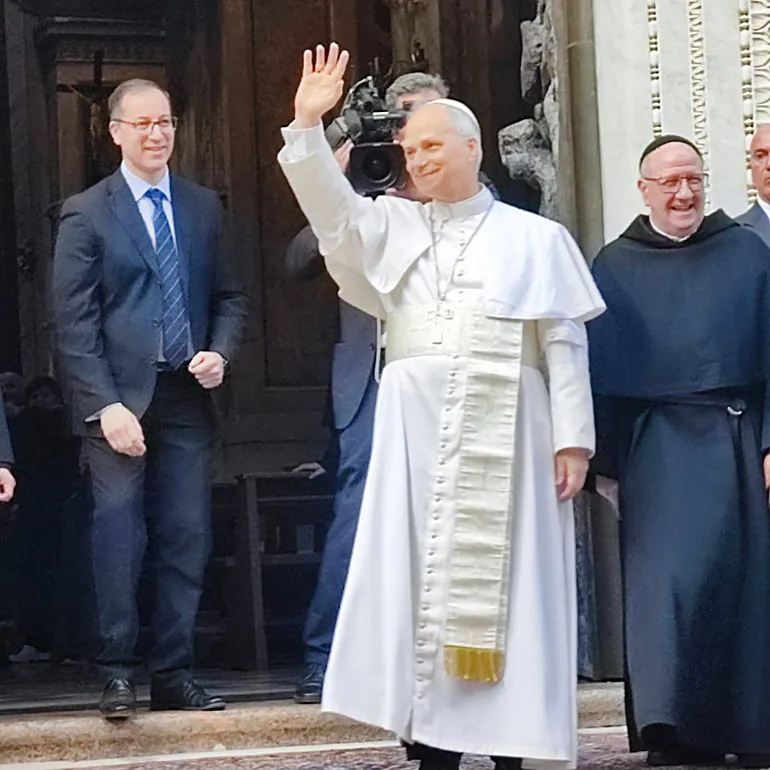 Genazzano-Prima_uscita_Papa_LeoneXIV-MadBuonConsiglio-q-10