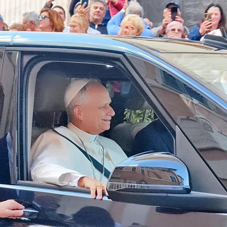 Genazzano-Prima_uscita_Papa_LeoneXIV-MadBuonConsiglio-q-3