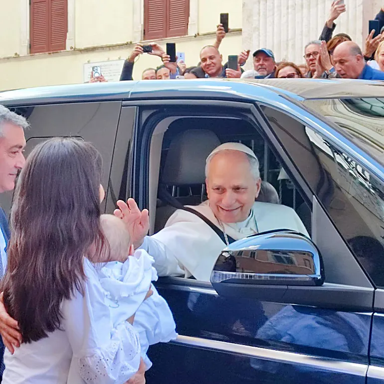 Genazzano-Prima_uscita_Papa_LeoneXIV-MadBuonConsiglio-q-5