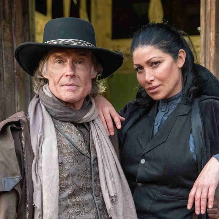 Yassmine Pucci, attrice e presentatrice Trinità Days, insieme all’attore di Beautiful Ron Moss, sul set di un film con lui