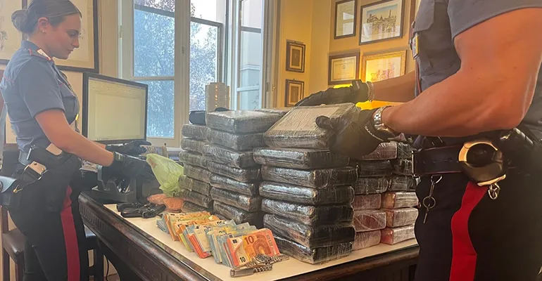 PARIOLI – La droga sequestrata dai Carabinieri (2)