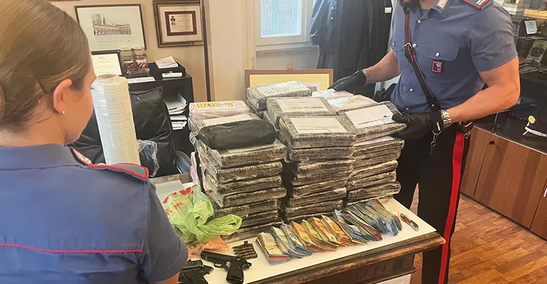 PARIOLI – La droga sequestrata dai Carabinieri (3)