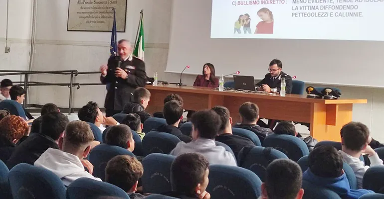 Carabineiri-Colleferro-Incontro bullisismo e legalità (1)
