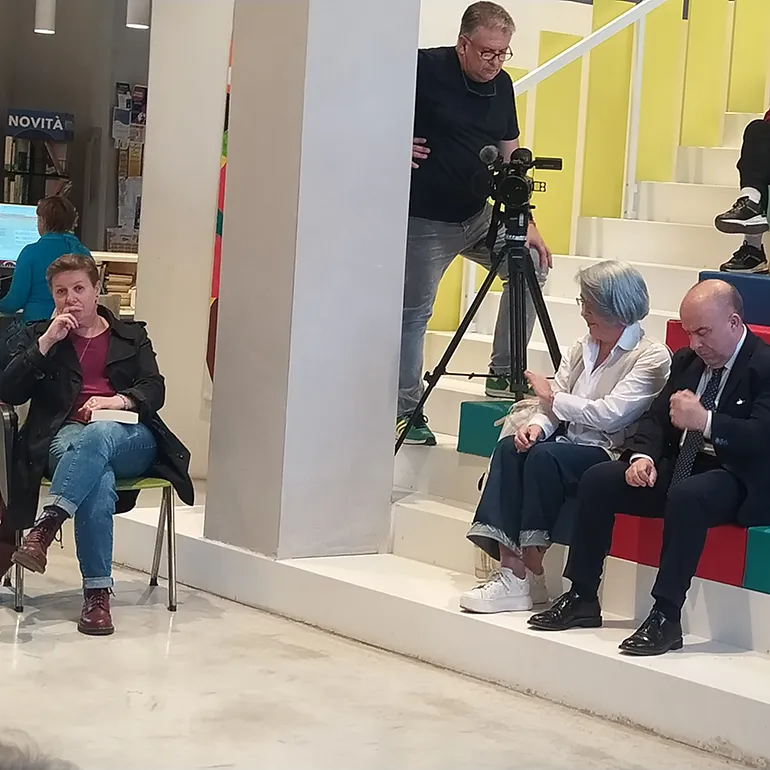 Colleferro-Presentazione_Silloge_Poetica-Ogni_fiore_lo_sa-q-9