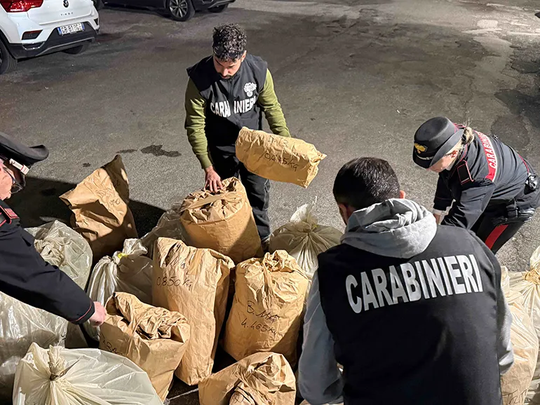 CASTEL GANDOLFO – La droga sequestrata dai Carabinieri di Castel Gandolfo (5)