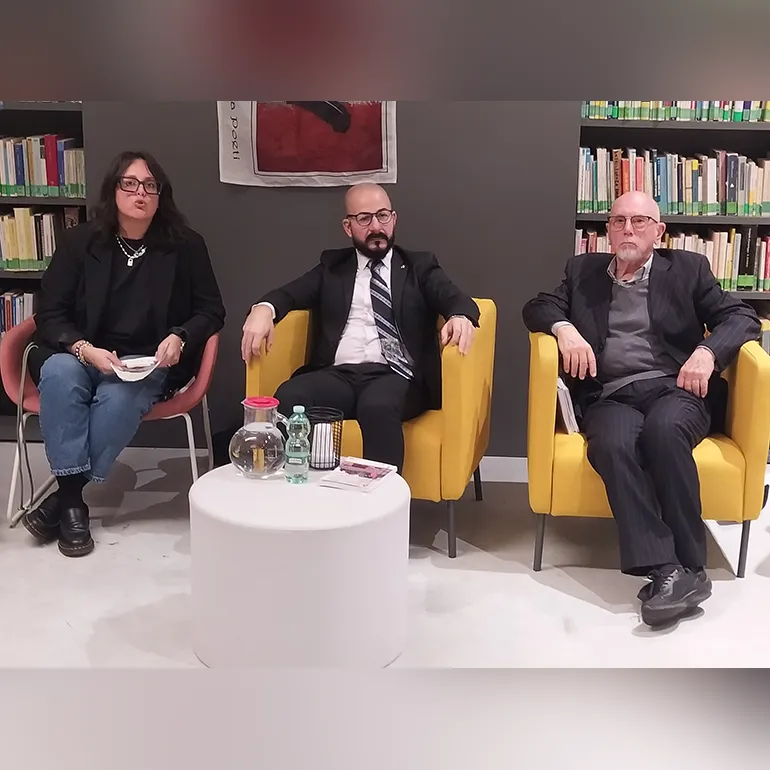 Colleferro-Avis-Petali_di_Poesia-2025-q-1