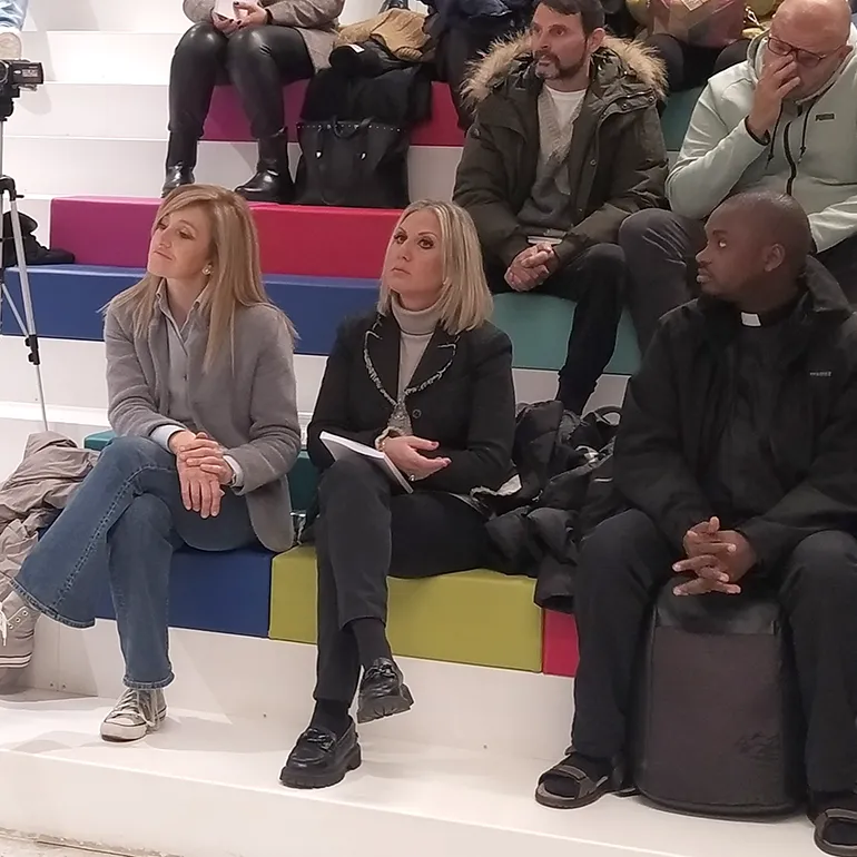 Colleferro-Avis-Petali_di_Poesia-2025-q-8