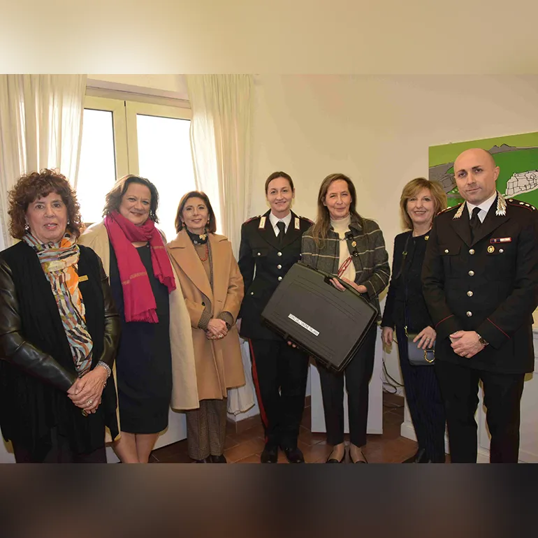 Consegna Kit Soroptimist ai Carabinieri del Nucleo Investigativo di Roma (1)