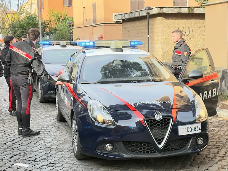 CASILINA – Controlli dei Carabinieri al Quarticciolo con i paracadutisti del Reggimento Tuscania (1)