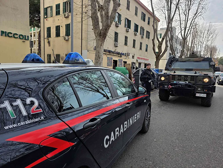 CASILINA – Controlli dei Carabinieri al Quarticciolo con i paracadutisti del Reggimento Tuscania (4)