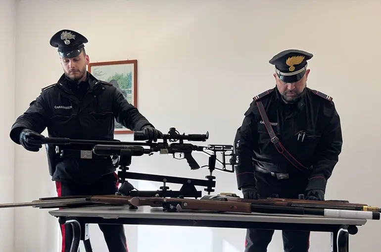 BRACCIANO – Le armi sequestrate dai Carabinieri (2)