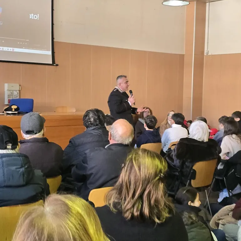 Colleferro-Cultura_legalita-Carabinieri-ICVinciguerra-Presentazione-Guida_alla_citta-q-6