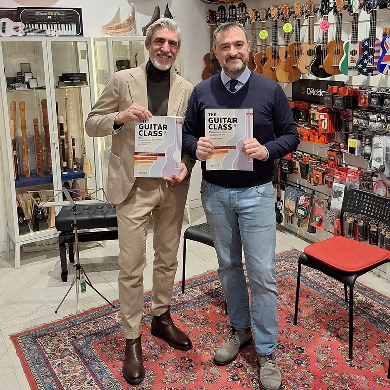 Roma-The_Guitar_Class-q-1