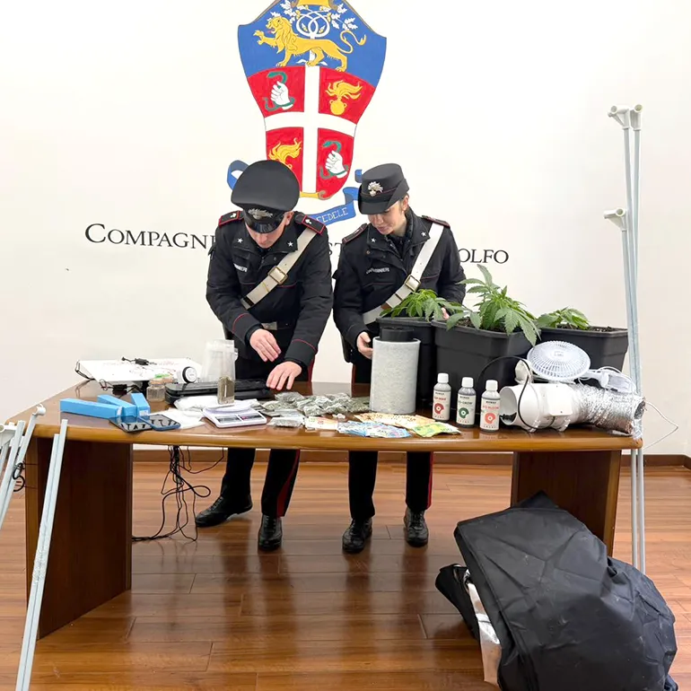 CASTEL GANDOLFO – La droga e il materiale sequestrati dai Carabinieri a Genzano di Roma (3)