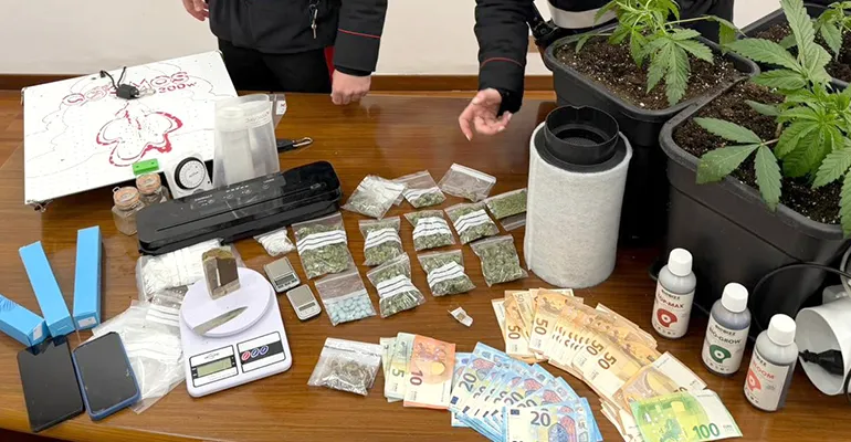 genzano di roma trasforma la propria abitazione in un supermarket della droga 27enne del posto arrestato dai carabinieri da Cronachecittadine.it genzano di roma trasforma la propria abitazione in un supermarket della droga 27enne del posto arrestato dai carabinieri