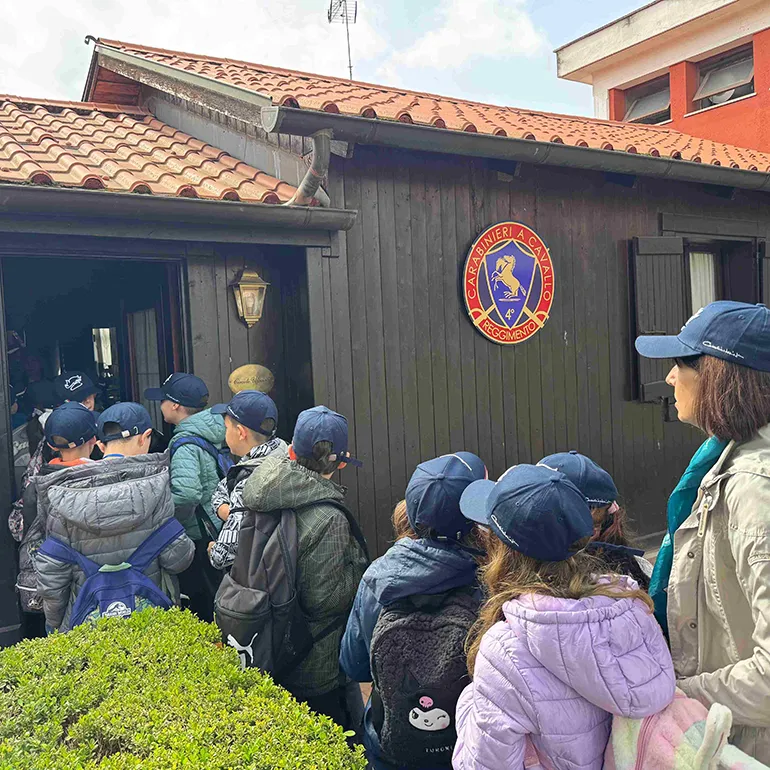 Il 4 rgt a cavallo incontra i bambini (2)