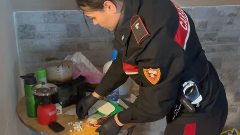 OSTIA – La droga sequestrata dai Carabinieri di Ostia (1)