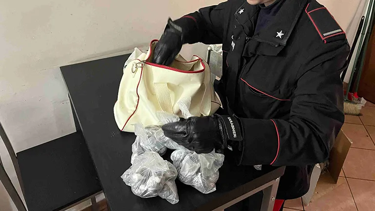 OSTIA – La droga sequestrata dai Carabinieri di Ostia (2)