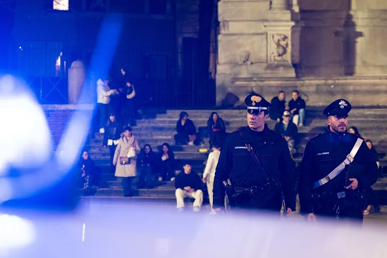 TRASTEVERE – Controlli dei Carabinieri durante la movida (1)
