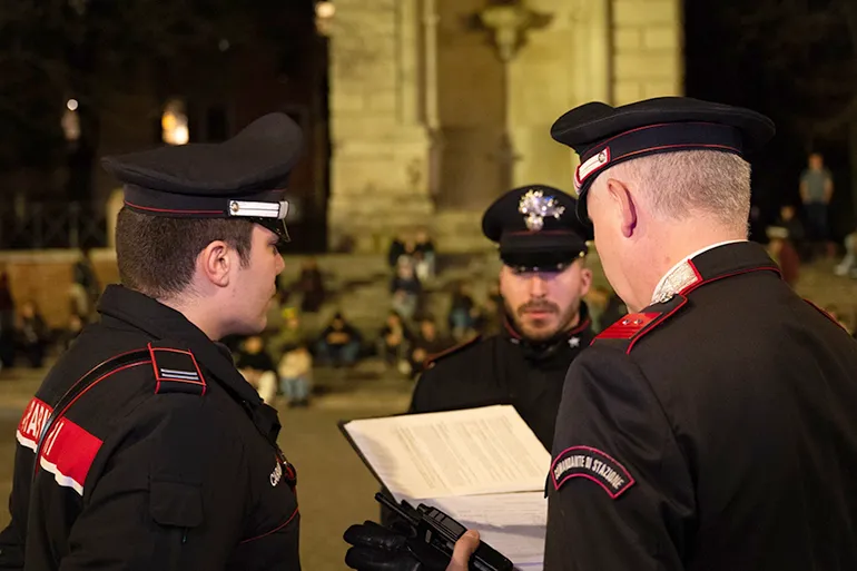 TRASTEVERE – Controlli dei Carabinieri durante la movida (2)