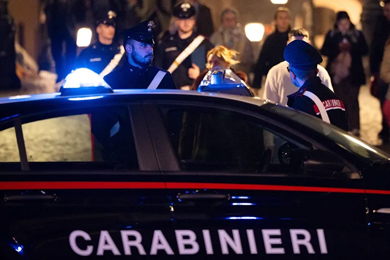TRASTEVERE – Controlli dei Carabinieri durante la movida (3)