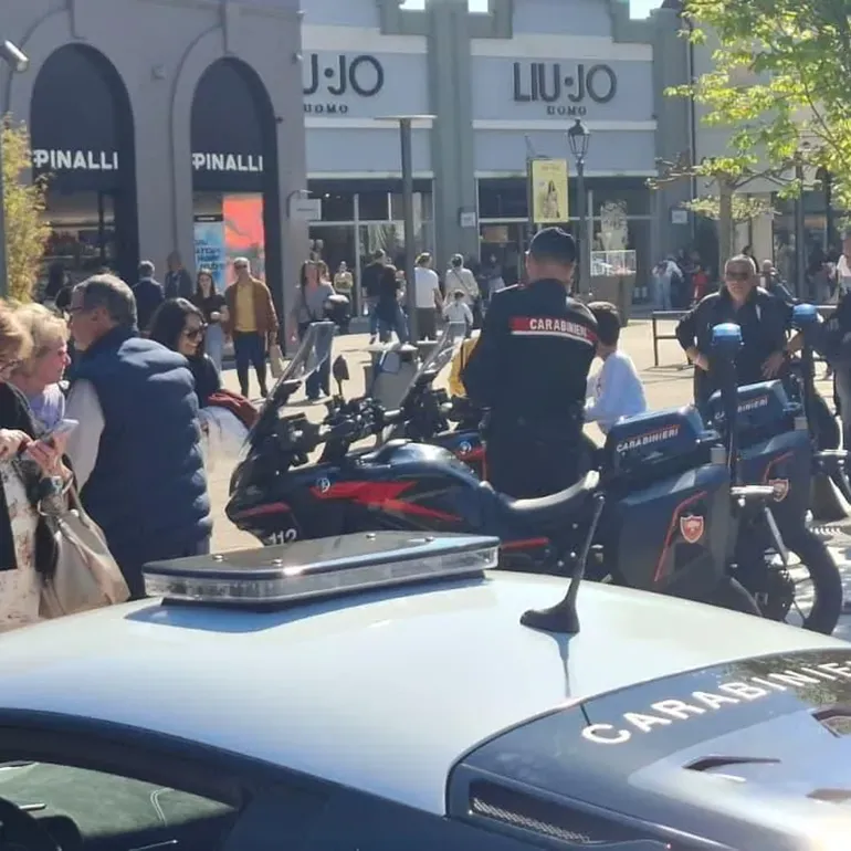 ValmontoneOutlet-Fanfara_Carabinieri-q-7